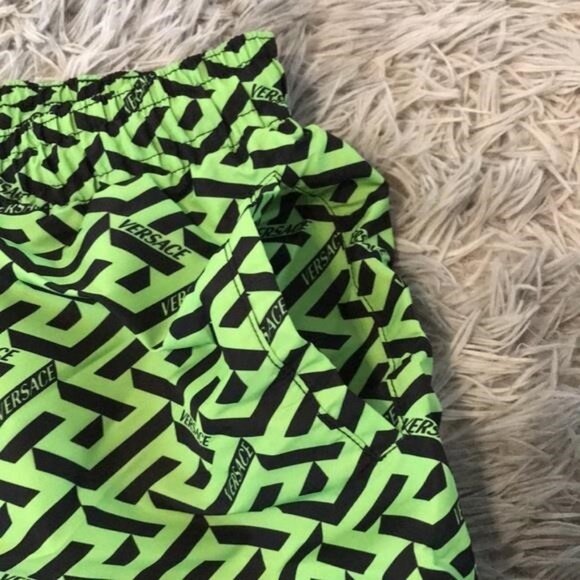 New Authentic Versace Green/Black Logo Print Swim Shorts Size 3 - Picture 6 of 11